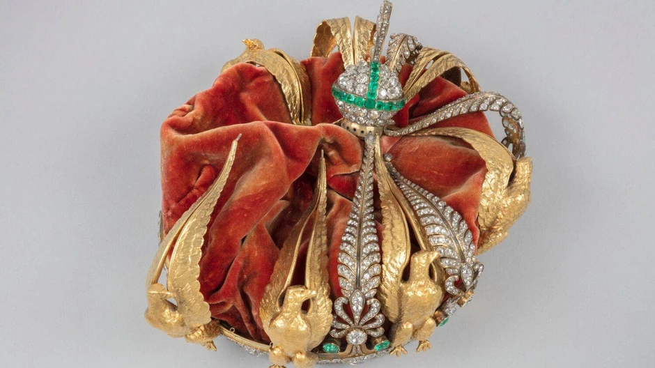 Jedan od zlatnih orlova na kruni nedostaje, ali većina dijamanata i svi dragulji su tu | Foto: Louvre Museum