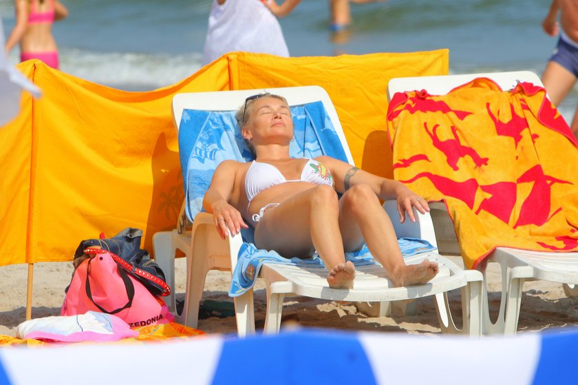 Ewa Pacuła na plaży w Jastarni