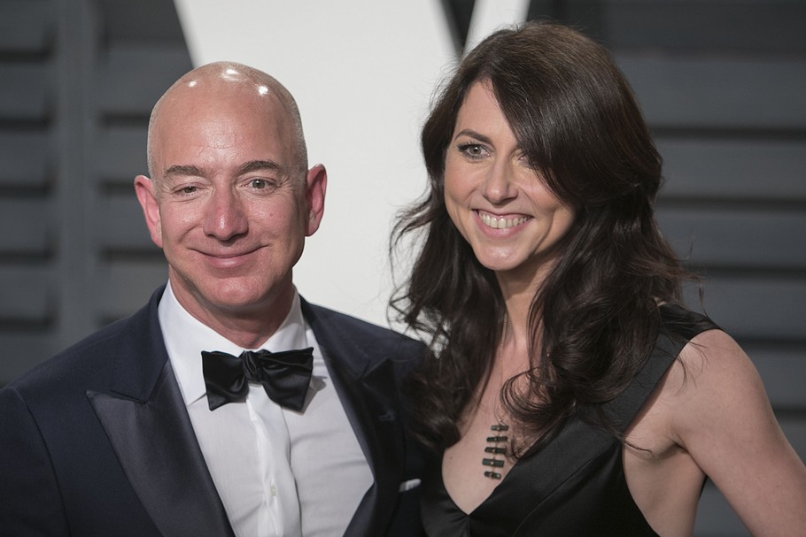 MacKenzie Scott (wówczas jeszcze MacKenzie Bezos) i Jeff Bezos na wspólnym zdjęciu w 2017 r.