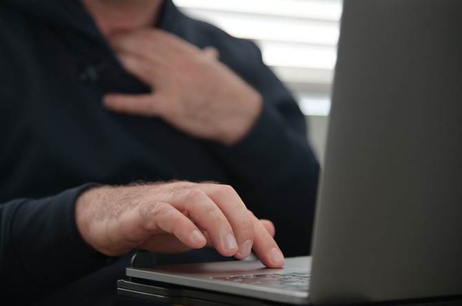 Mislila je da je muž vara, a onda uzela njegov laptop i otkrila njegovu zavisnost od pornografije
