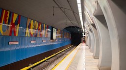 łóżka polowe, magazyny pod ziemią. warszawskie metro przygotowywane je