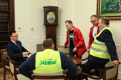 'Zostaniemy w Sejmie'. Rolnicy spotkali się z Hołownią, z propozycji nie skorzystają