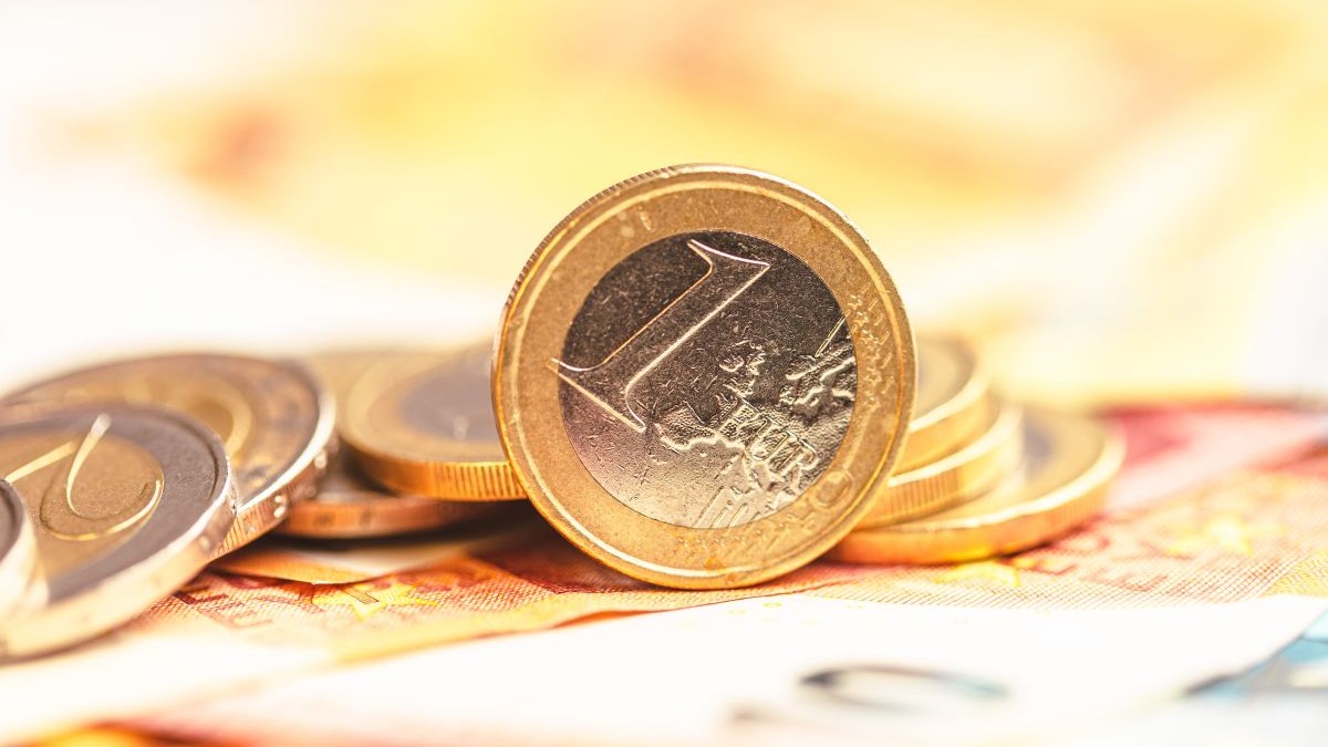 Euro, dolarul și lira sterlină, în creștere comparativ cu leul. Cursul BNR, joi, 22 octombrie 2026