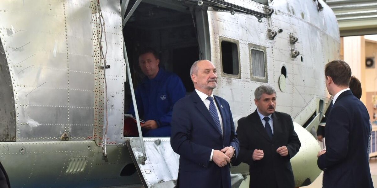 Macierewicz buduje śmigłowiec z Ukraińcami