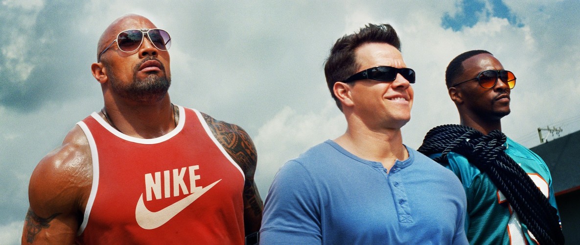 Mark Wahlberg i Dwayne Johnson napinają śmiało ciało