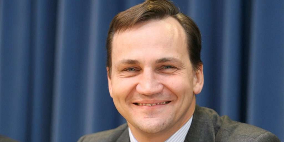 Sikorski daje bony za 2 400 000 zł!