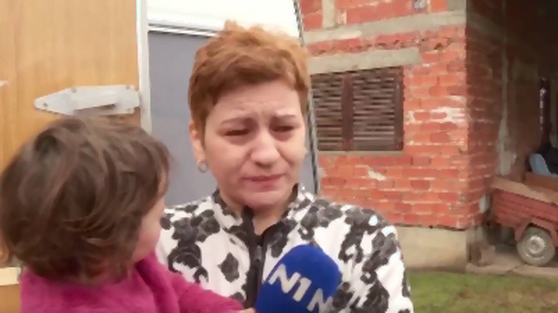 Mama, nemoj plakati - devojčica iz Hrvatske koja je tešila majku raznežila ceo Balkan