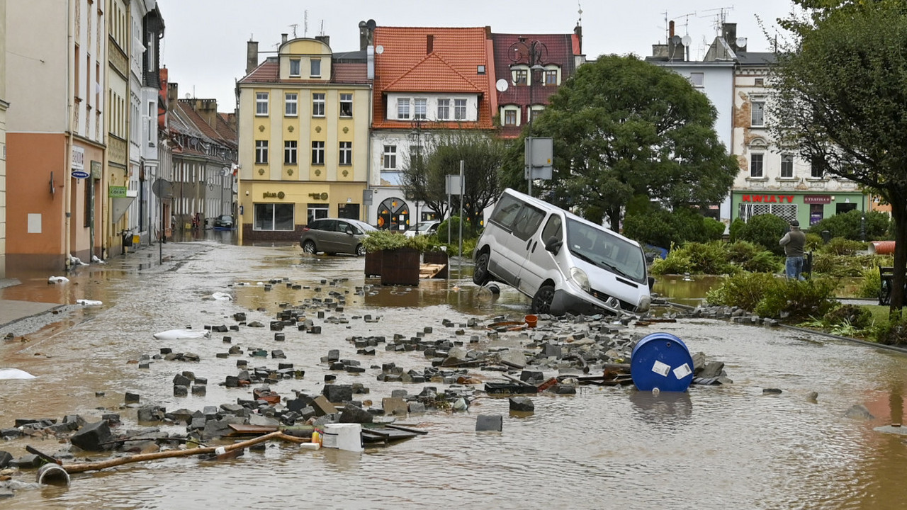 Rząd wprowadza stan klęski żywiołowej. Wyjaśniamy, co to oznacza