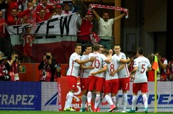 Dzieci przepytały piłkarzy Nawałki. "Czy Klara Lewandowska będzie grać w piłkę i dlaczego Pazdan jest łysy?" [WIDEO]