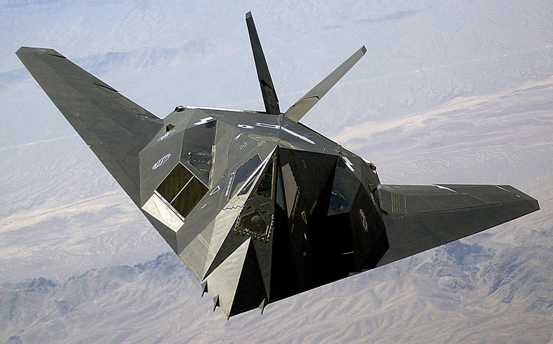 Lockheed F-117 Nighthawk – pierwszy znany samolot "stealth"