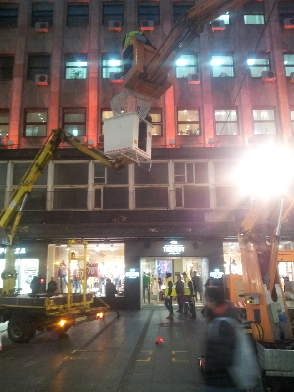 Radnici JKP "Javno osvetljenje" vredno rade