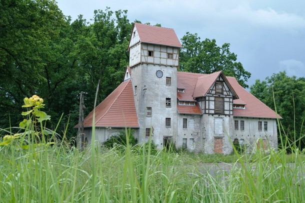 Spichlerz w Jankowie Pomorskim na Pojezierzu Drawskim, projekt młodego Waltera Gropiusa