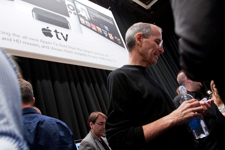 Steve Jobs, CEO Apple Inc, przemawia do przedstawicieli mediów podczas prezentacji produktu Apple w San Francisco, Kalifornia, USA