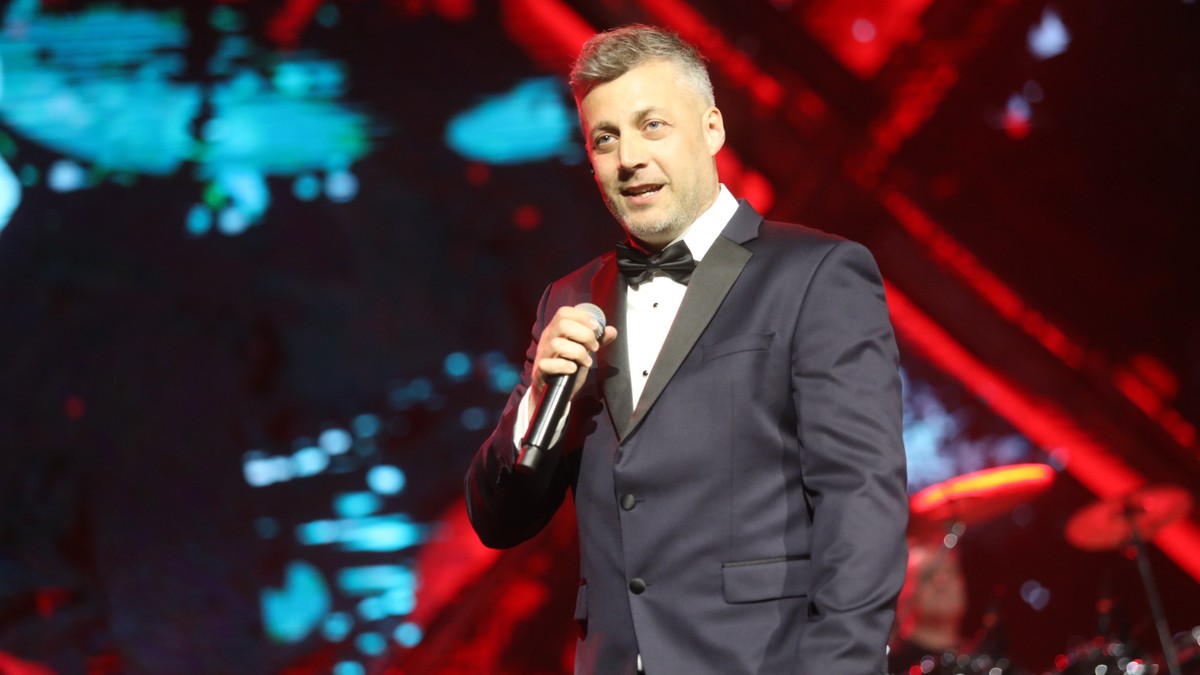 ZBOG POTEZA ČLANOVA LEXINGTON BENDA GORE MREŽE Na scenu pozvali popularnu pevačicom, o snimku koji su objavili svi bruje