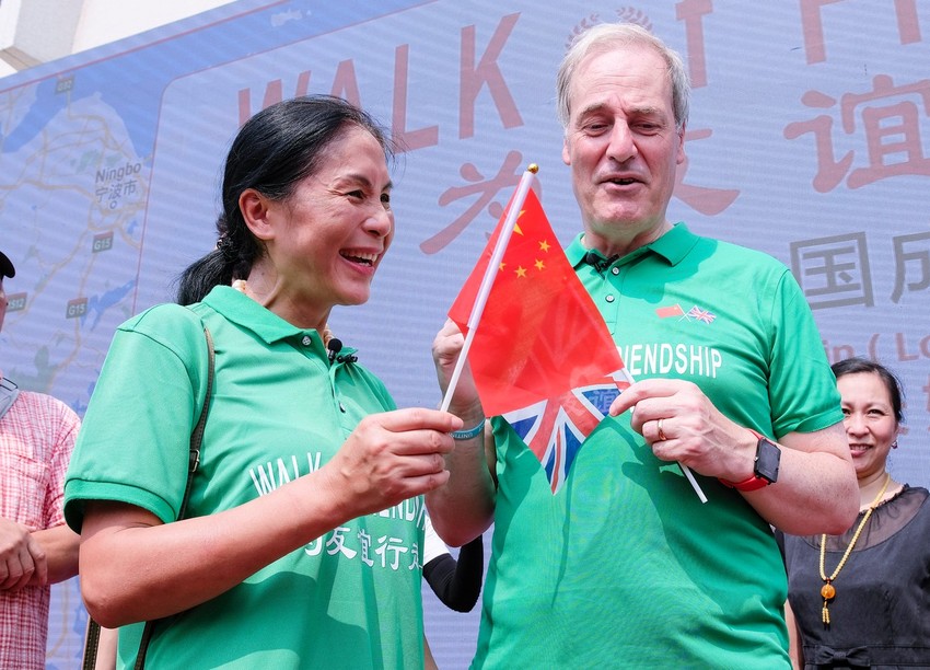 Li Suelin i Majkl Bejts