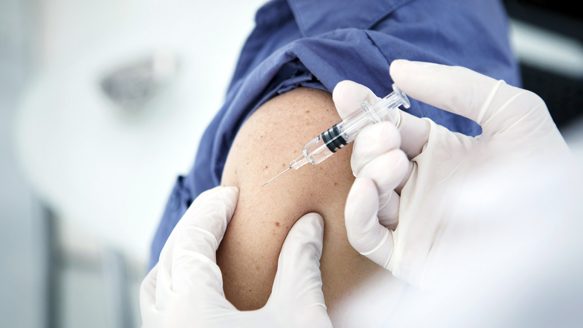 Włoscy lekarze o grypie: nie warto się teraz szczepić