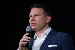 "Nie ma o czym rozmawiać". Mentzen odrzuca zaproszenie premiera