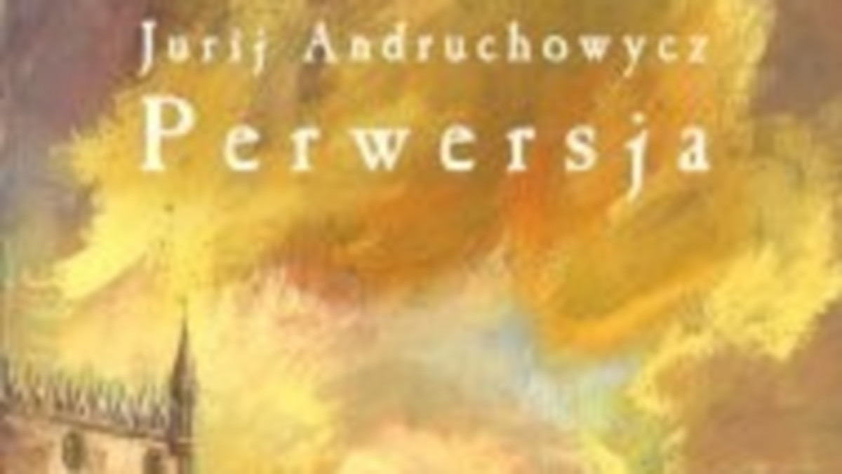 Siedem lat temu ukrywałem się więc na takim poddaszu u pewnego znajomego działacza politycznego, który pracował wówczas w kawiarni jako barman. Kawiarnia mieściła się w oficynie tego samego budynku, co i moje poddasze, a sam budynek pochodził z tych mglistych czasów, o których nie możemy rzec nic pewnego oprócz tego, że niegdyś bywały.