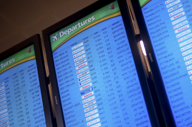 Tablica z informacjami o odlatujących samolotach z lotniska Hartsfield Jackson International Airport w Atlancie