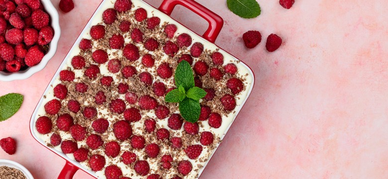 Delicja budyniowa - szybkie i pyszne ciasto bez pieczenia. Zakochasz się w nim!