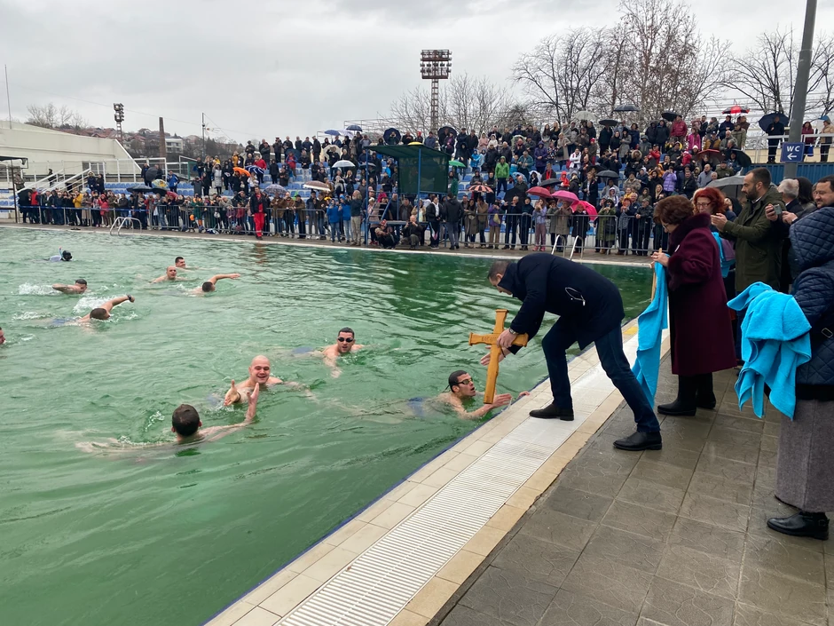 Plivanje za Časni krst u Nišu