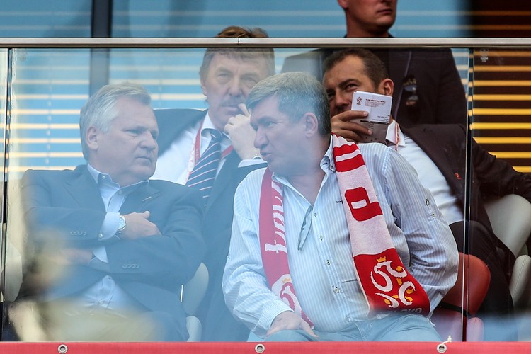 Piękne partnerki piłkarzy, celebryci i VIP-y na meczu Polska - Gruzja