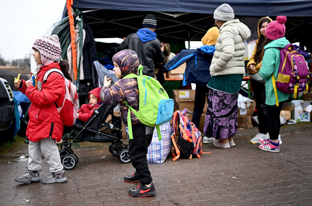 Uchodźcy z Ukrainy przy polsko-ukraińskim przejściu granicznym w Medyce.