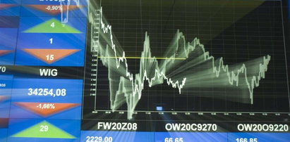 Giełdy w dół, a lokaty pozwalają zarobić nawet 13%. Sprawdź gdzie zarobisz najwięcej. Jakie lokaty warto teraz założyć?