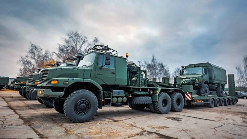 Wojskowy ciągnik Mercedes-Benz Zetros - Siły Zbrojne Litwy zakupiły identyczne pojazdy, jak Siły Zbrojne RP
