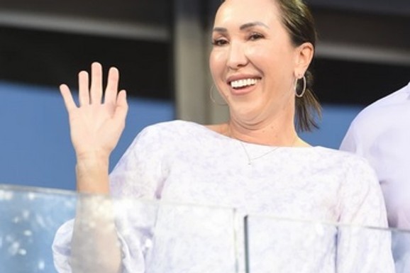 JELENA JANKOVIĆ UHVAĆENA U BEOGRADU NAKON EVAKUACIJE IZ DUBAIJA Evo ko joj pravi društvo: U potpuno opuštenom izdanju