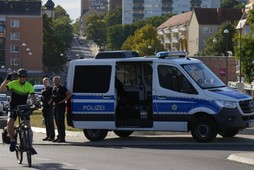 Polsko-niemieckie przejście graniczne Słubice - Frankfurt nad Odrą. Niemiecka policja kontroluje wjeżdżających do Niemiec.