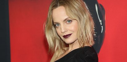 Mena Suvari była dzieckiem, gdy ją zgwałcono. Potem starszy partner zmuszał ją do trójkątów