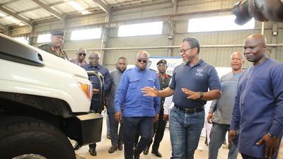 Mr-Kenneth-Akibate-middle-showing-some-of-the-assembled-vehicles-to-President-Akufo-Addo-on-tour-of-the-facility