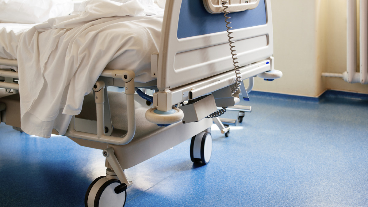 Jak alarmuje NIK, brakuje łóżek geriatrycznych, więc większość starszych pacjentów trafia na internę - leczenie jest przez to droższe, a odsetek zgonów niemal dwukrotnie wyższy - informuje "Gazeta Wyborcza".