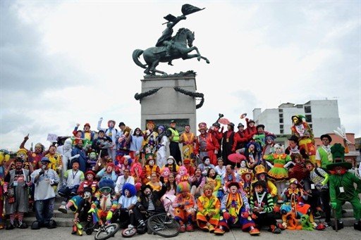 GUATEMALA - PARADE - CLOWNS