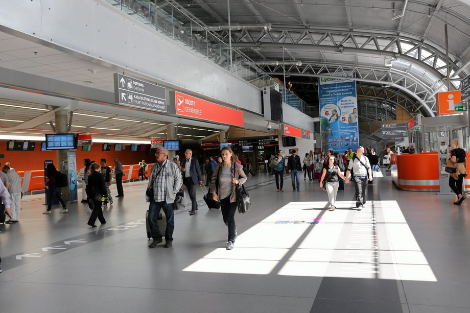 Port lotniczy Warszawa-Modlin obsługuje zagraniczne połączenia taniej linii lotniczej Ryanair