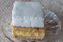 Nema ništa lepše od DOMAĆE KREMPITE SA JAJIMA I KEKSOM: Recept za starinsku poslasticu punu kremastog fila