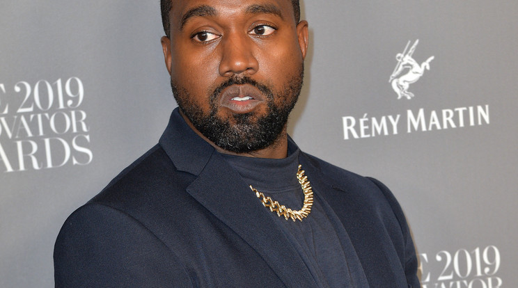 Levideózta Kanye West, ahogy lepisili díját /Fotó: Northfoto
