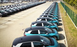 Volkswagen ID.3 już w Polsce. Ruszają pierwsze wydania nowych aut. Mamy nagranie z drona