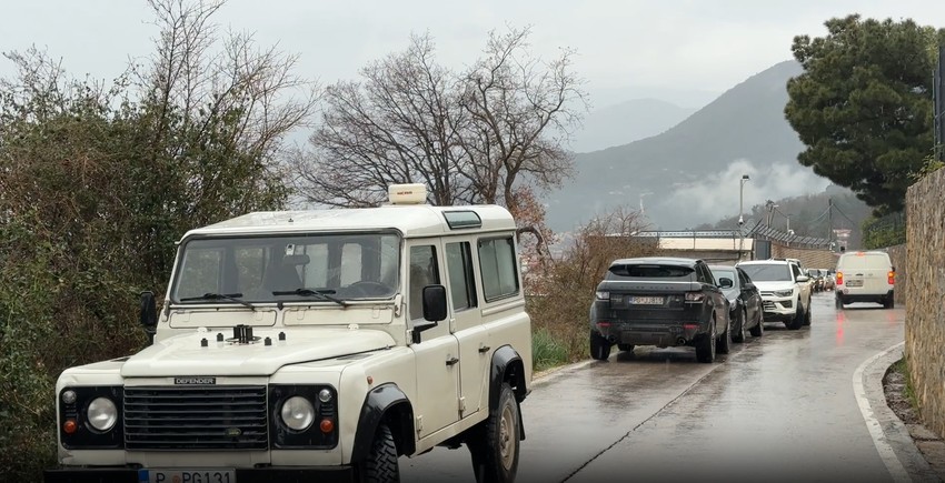 Policija pretresa objekte u Kavaču