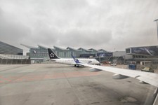 Pasażerowie muszą uważać. Możliwe opóźnienia lotów, oblodzone samoloty