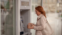 Hogyan fizethet ATM-en keresztül? Most segítünk!
