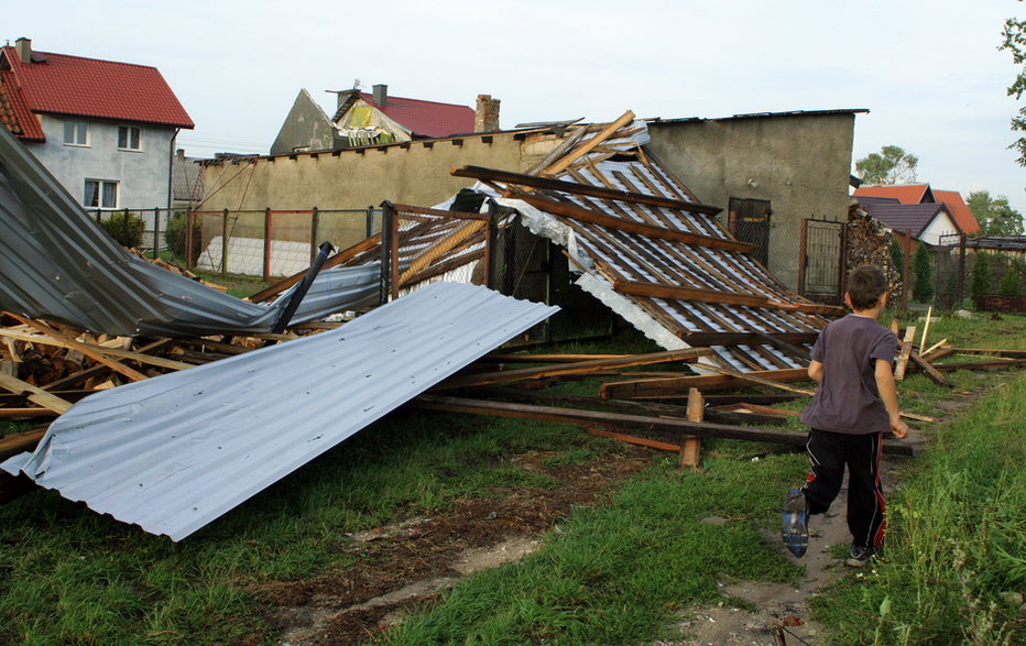 Żywioł siał zniszczenie jeszcze następnego dnia (na zdjęciu szkody w województwie warmińsko-mazurskim)