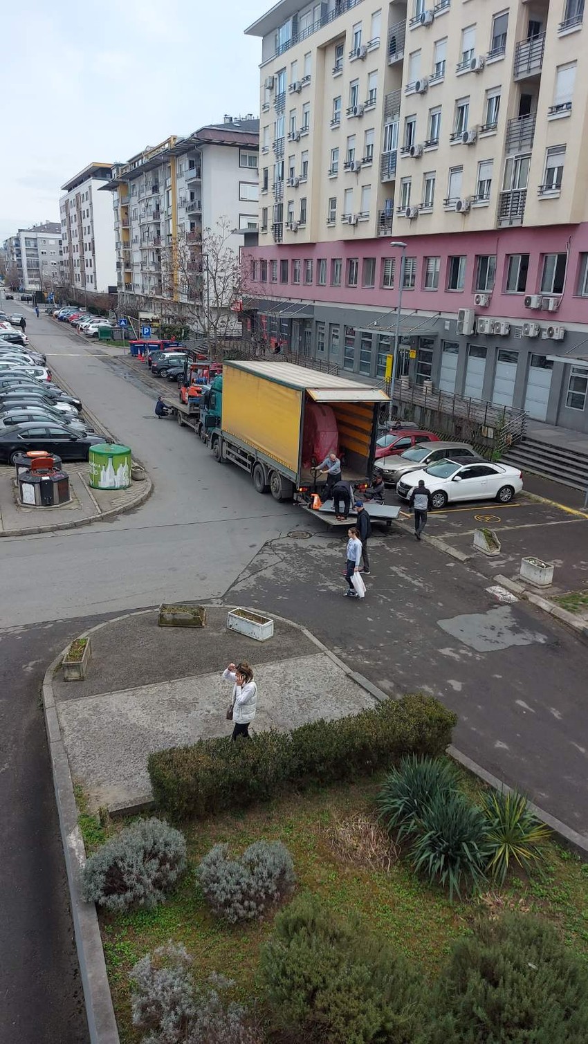 Dopremanje medicinske opreme u stambenu zgradu