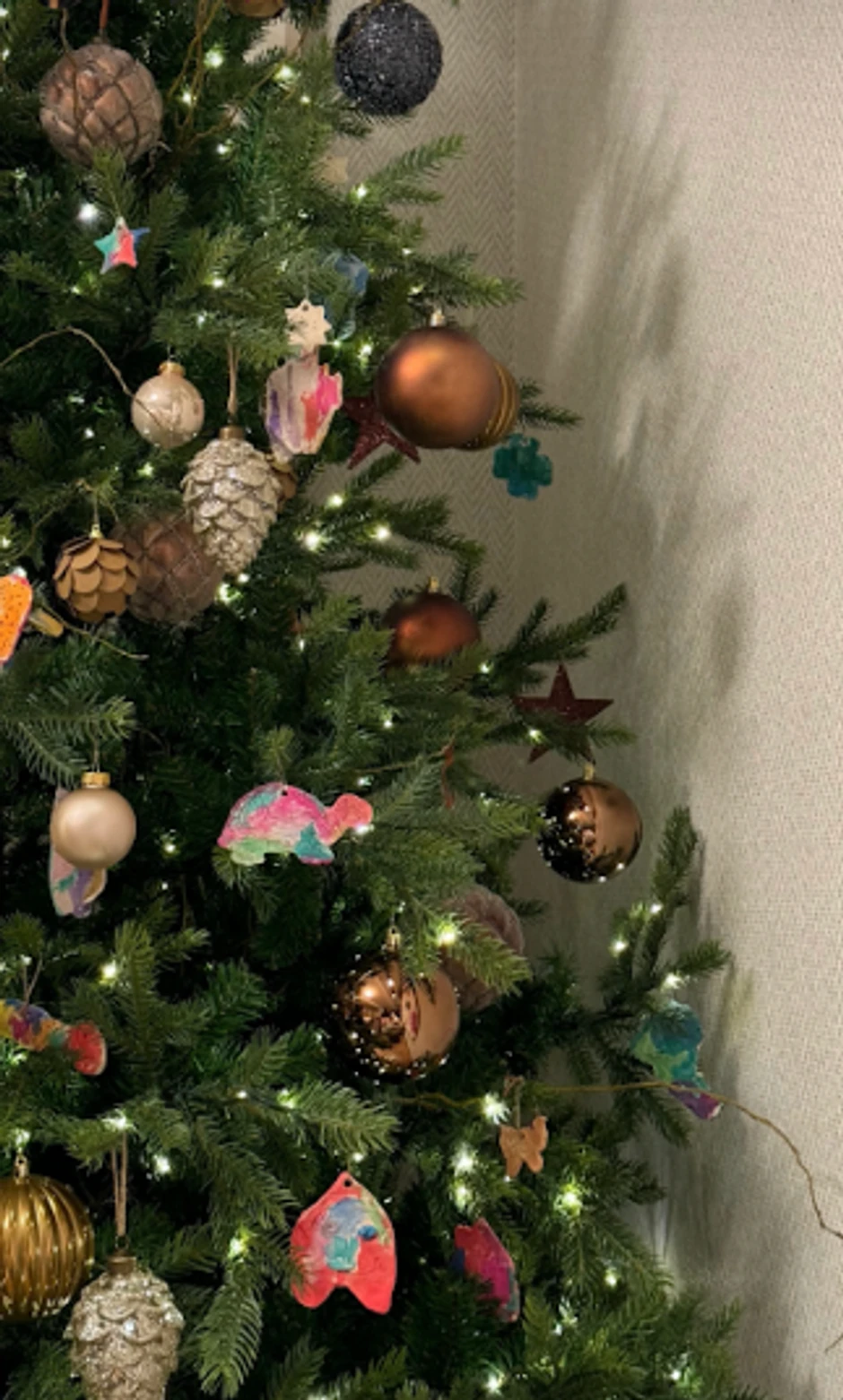 Jelisaveta pokazala kako se ukrasila jelku