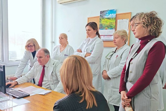 "Karavan zdravlja" u Ljigu: Veliki broj građana zainteresovan za preventivne preglede