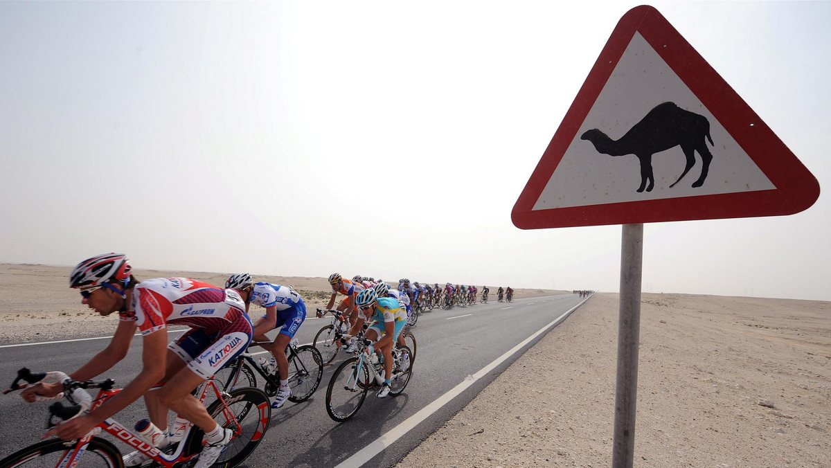 Wysokie temperatury wymusiły na organizatorach skrócenie pierwszego etapu Abu Dhabi Tour ze 174 km do 159 km. Kolarze i dyrektorzy grup martwili się prognozami pogody, które przewidywały, że w trakcie czwartkowej rywalizacji temperatura może dojść do 39 stopni Celsjusza.
