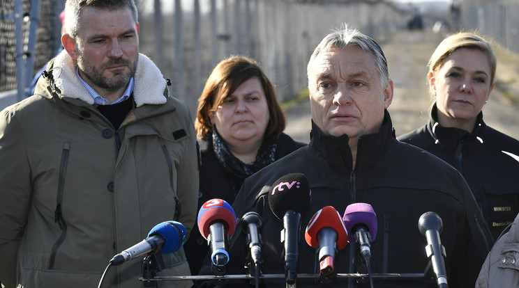 Orbán Viktor és a szlovák kormányfő a röszkei tranzitzónában  / Fotó: MTI Szigetváry Zsolt