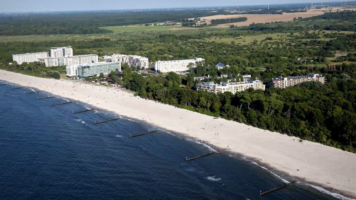 W Kołobrzegu turyści zachwycają się piękną plażą. Jej rewitalizacja kosztowała 90 mln zł