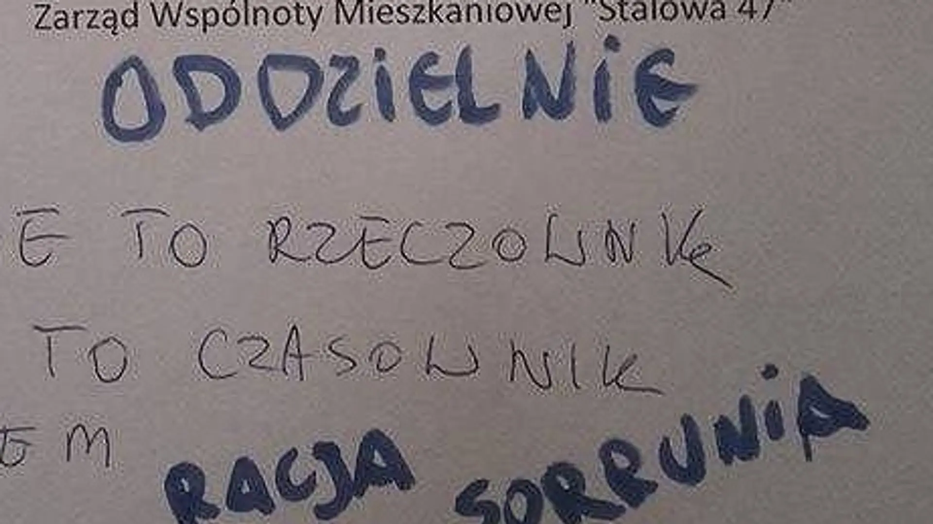 Pokłócili się o "błąd" na kartce Zarządu Wspólnoty Miejskiej. Ich dyskusja bawi i uczy